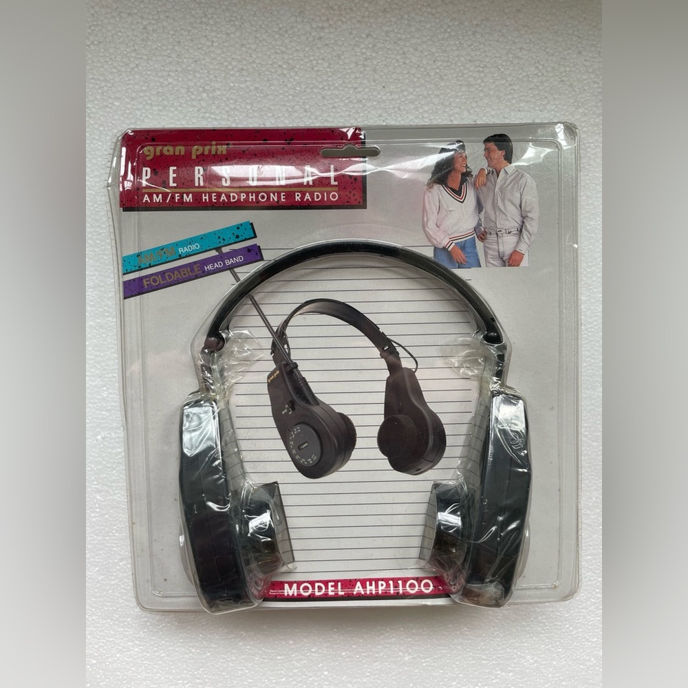 🎧🎧 DAD JEANS + DAD SHOES + THESE DAD HEADPHONES = ULTIMATE 90s DRIP